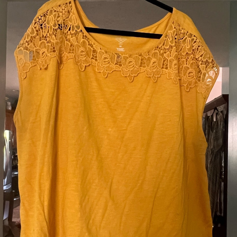 Capped sleeve Tee